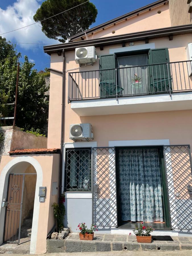 Seaview Apartments Фуроре Экстерьер фото